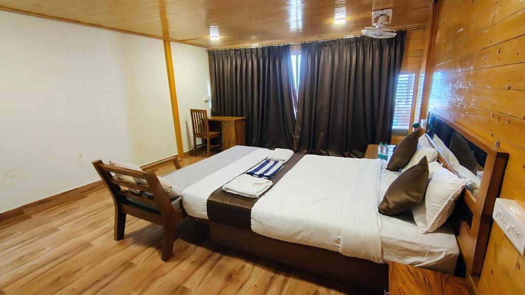 Postel nebo postele na pokoji v ubytování Darsy Residency