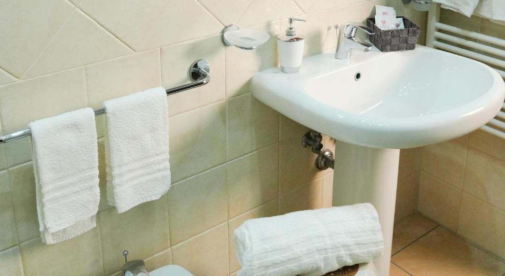 Uria Rooms & Suite B&B - 13