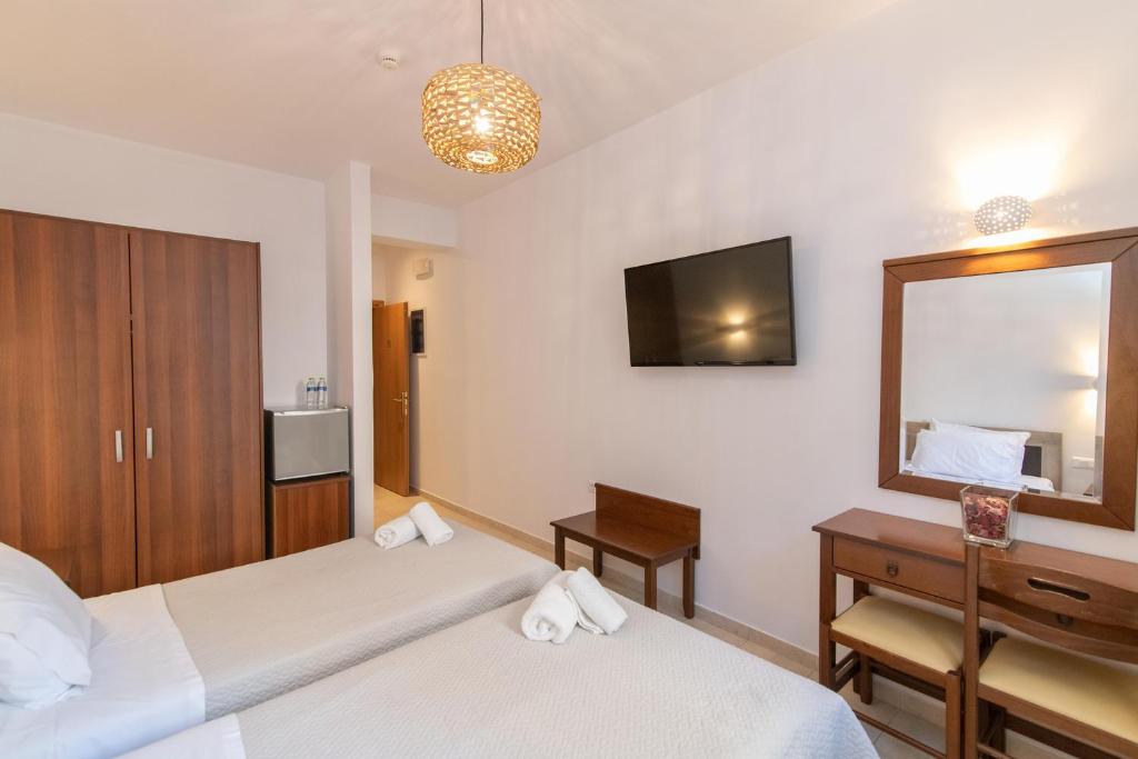 Postel nebo postele na pokoji v ubytování Agapi Hotel Tinos