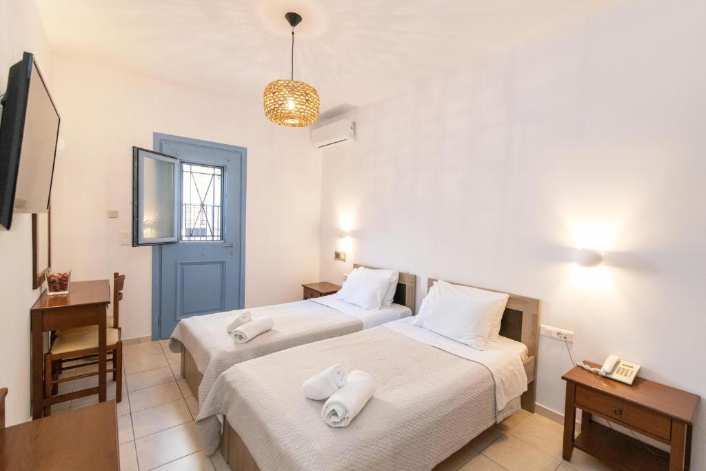 Postel nebo postele na pokoji v ubytování Agapi Hotel Tinos