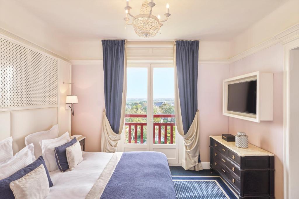 Hôtel Barrière L'Hermitage - Junior Suite City View