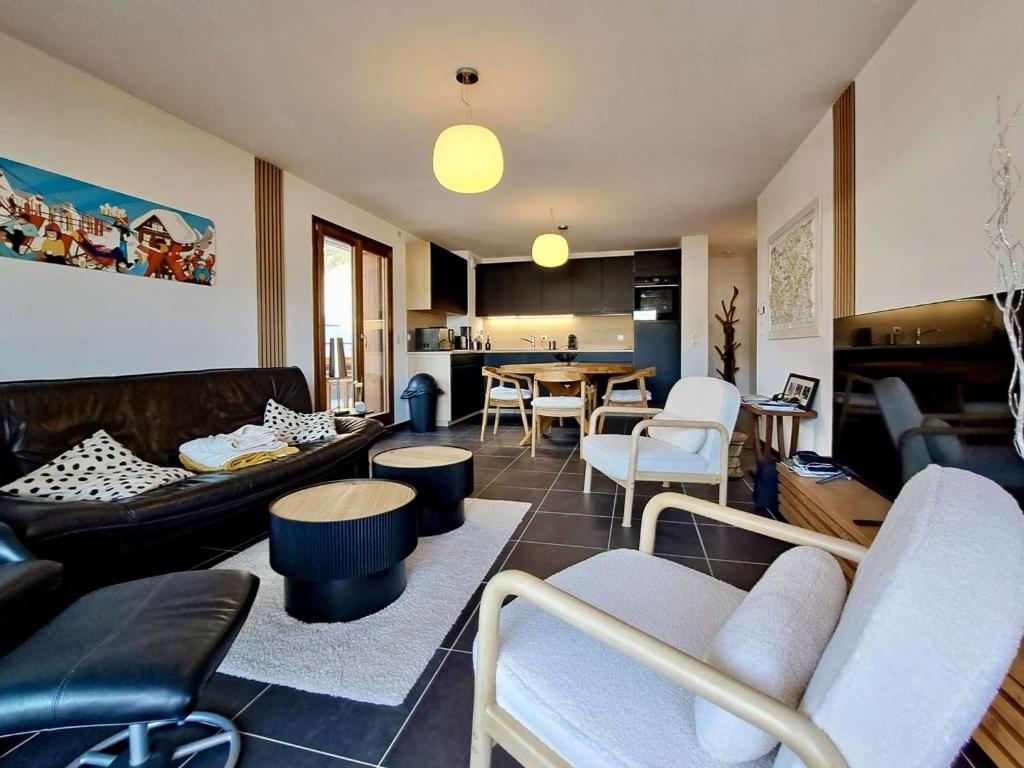 Posezení v ubytování Appartement lumineux 2 chambres avec terrasse et garage privé à Briançon - FR-1-330C-144