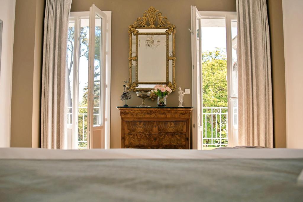 Le Château de La Seigne I Gîte et Chambres d'hôtes I près de Carcassonne - King Room With Balcony