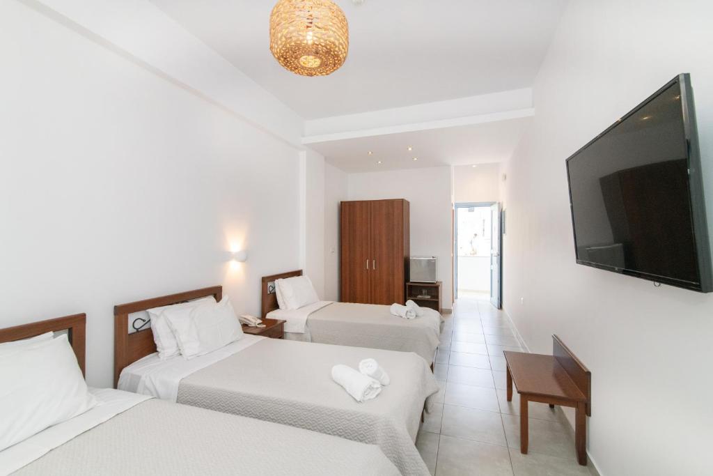 Postel nebo postele na pokoji v ubytování Agapi Hotel Tinos