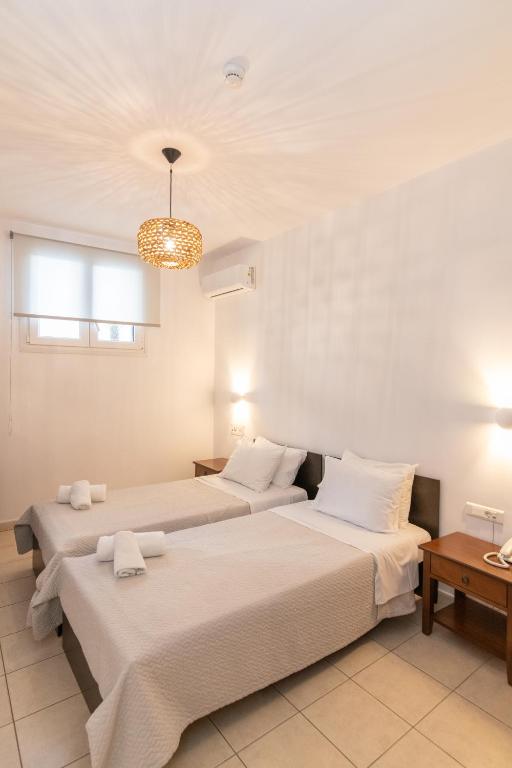 Postel nebo postele na pokoji v ubytování Agapi Hotel Tinos