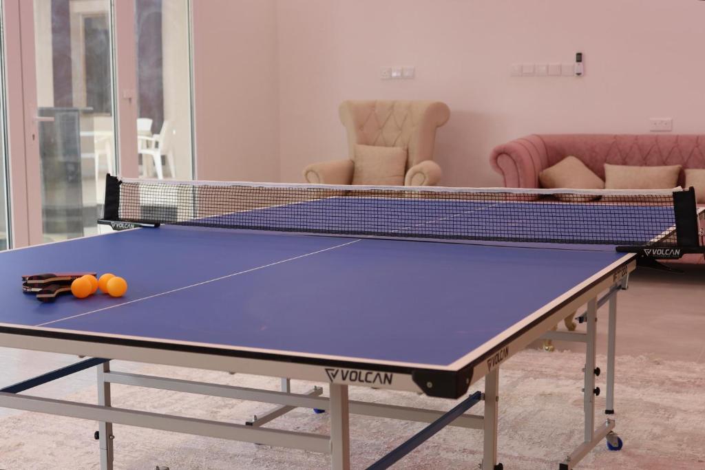 Stolní tenis v ubytování Happiness Rest House nebo okolí