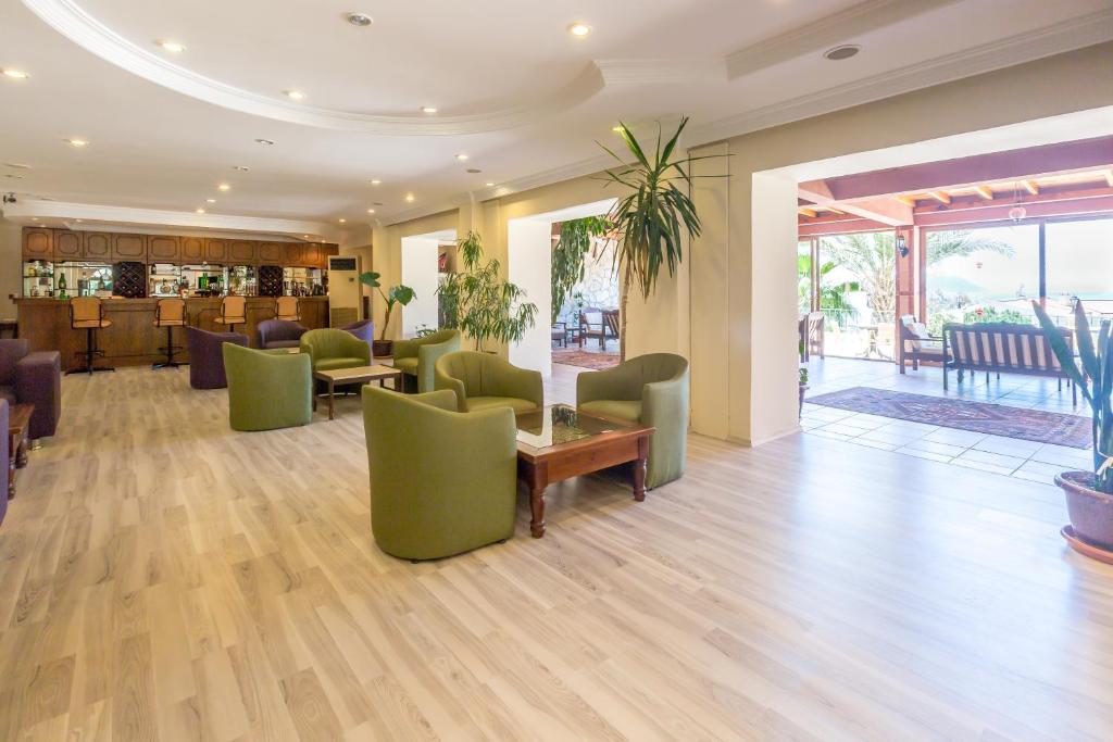 A seating area at Hotel Club Phellos