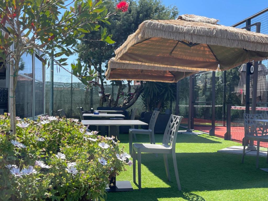 Aed väljaspool majutusasutust Lounge padel village