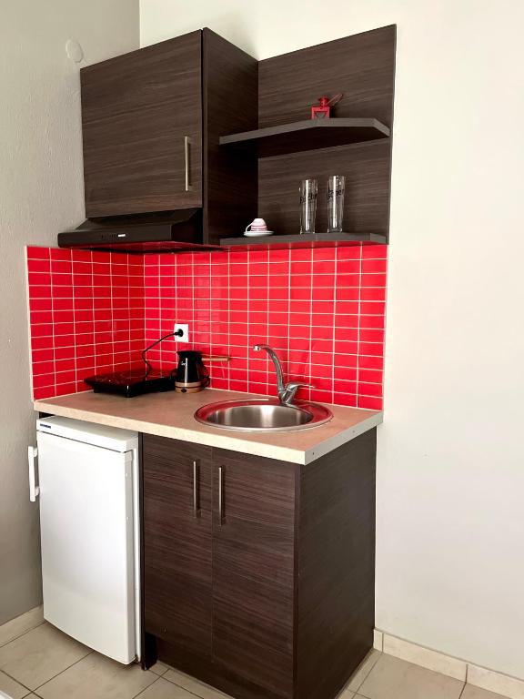 Kuchyň nebo kuchyňský kout v ubytování Nopi Rooms
