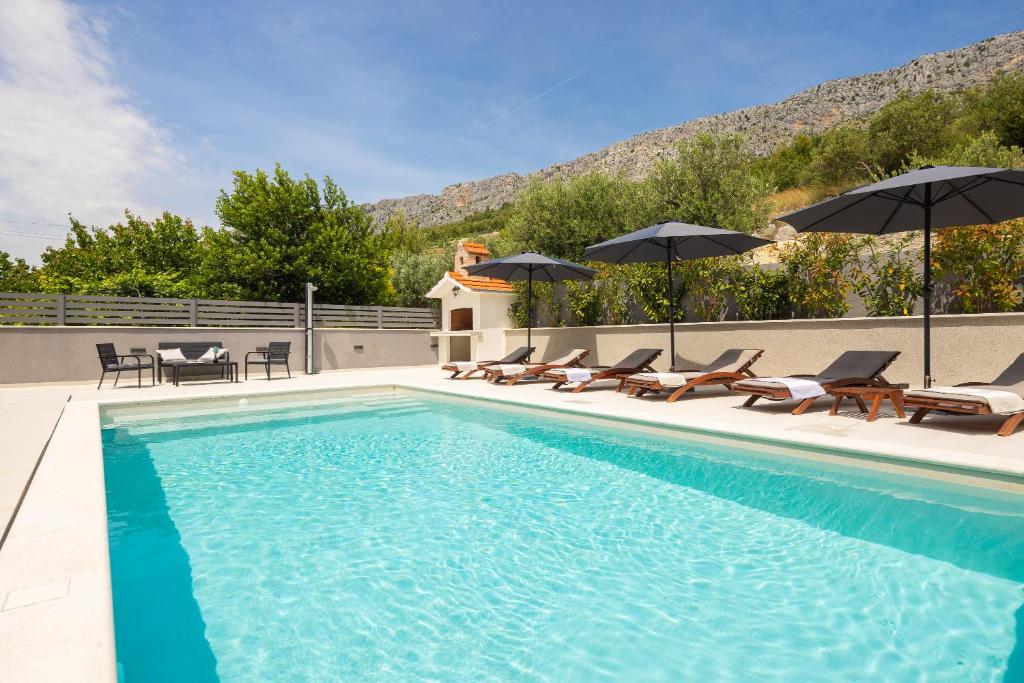 Bazén v ubytování Luxury Apartment Lorena - Private Heated Pool - nebo v jeho okolí