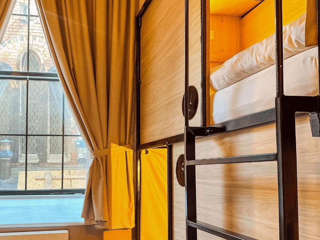 Postel nebo postele na pokoji v ubytování Gardiner House Hostel