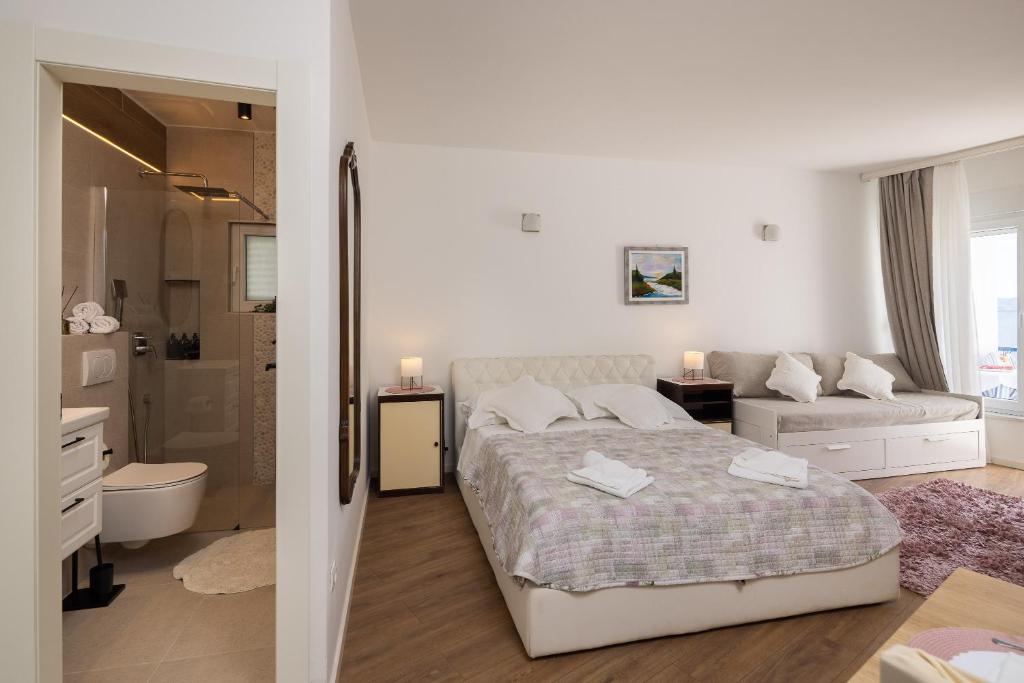 Kúpeľňa v ubytovaní Caleta Seaview Suites - Pool & Jacuzzi
