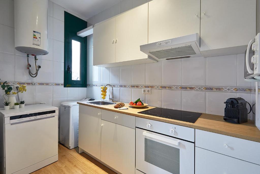 Kuchyňa alebo kuchynka v ubytovaní BBarcelona Clot Apartments