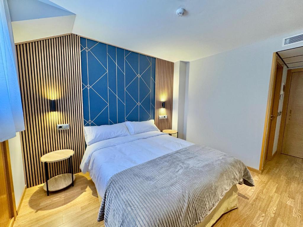 Postel nebo postele na pokoji v ubytování Hotel Ávila Diró