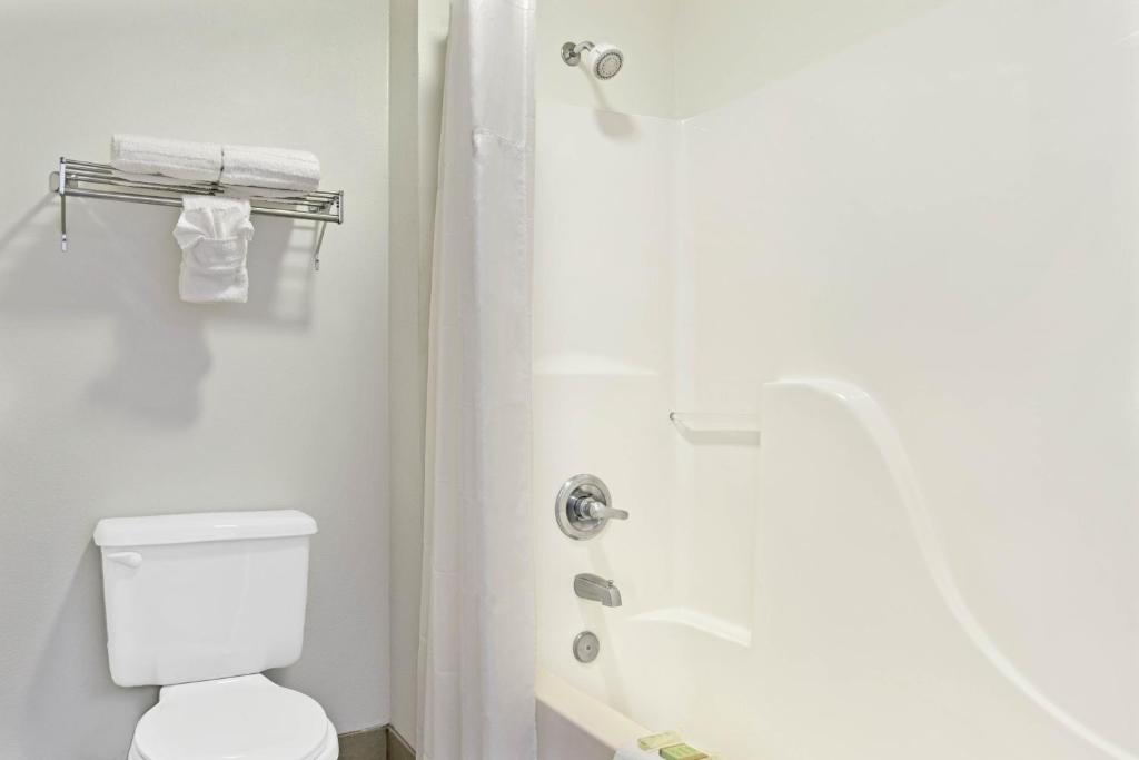 Super 8 by Wyndham Tucson/Grant Road Area AZ - King Room - Non-Smoking