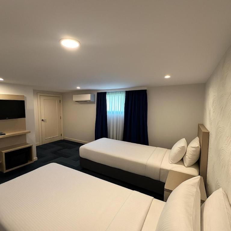A bed or beds in a room at Taxim Express Bosphorus Hotel