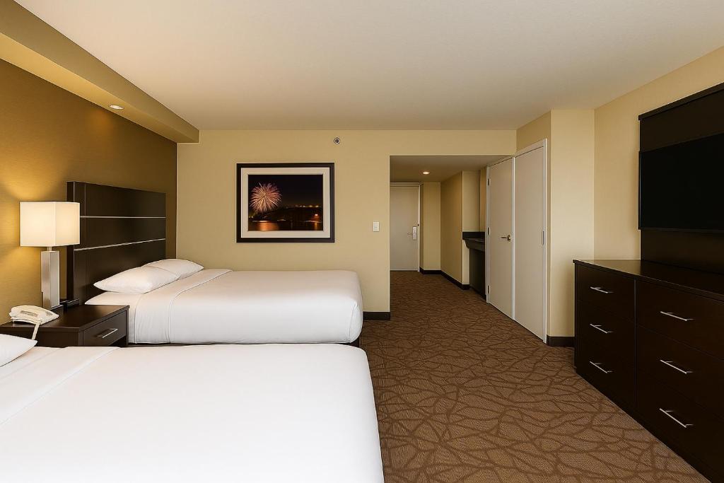 
Queen Suite with City View
