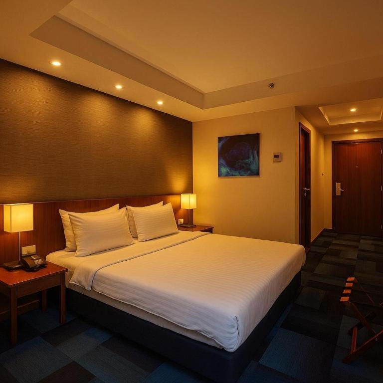A bed or beds in a room at Taxim Express Bosphorus Hotel