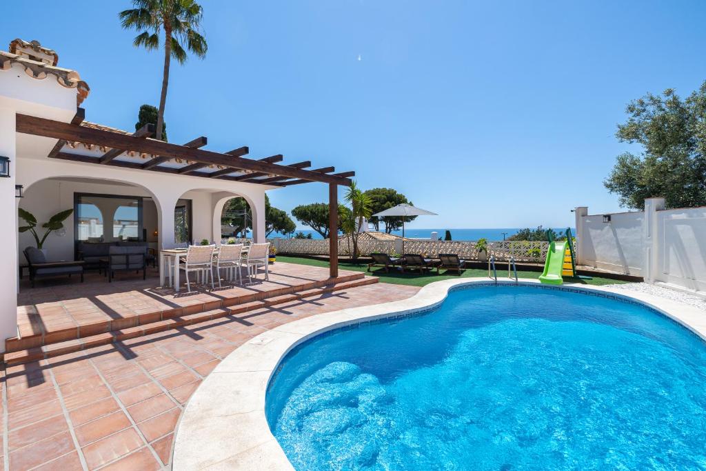 - Mediterranean Villa with Private Pool -