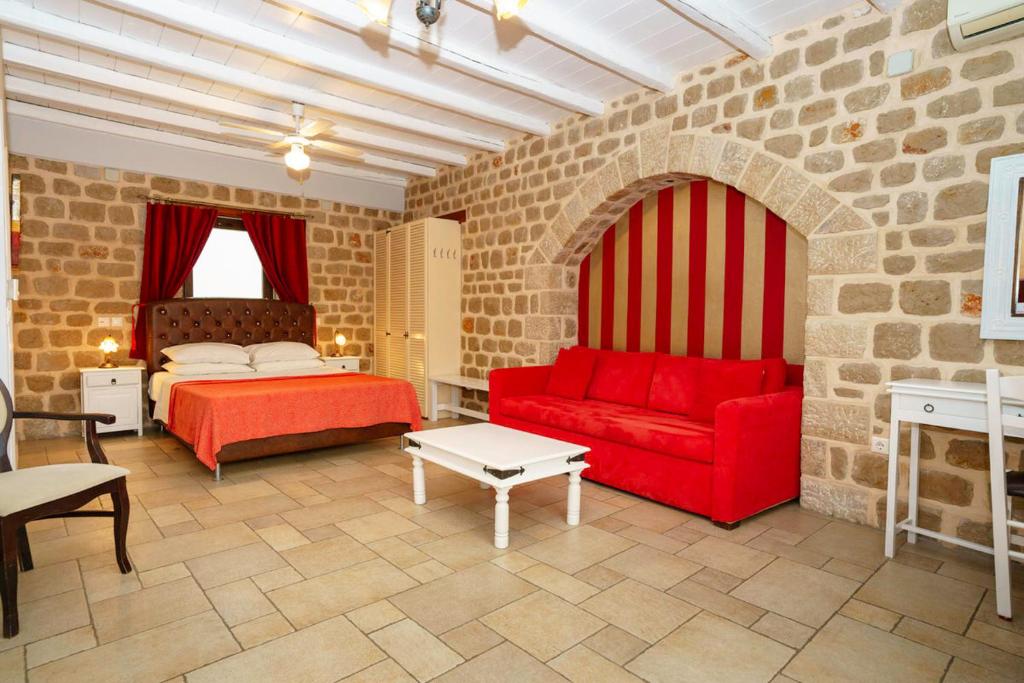 Myral Guesthouse - 1