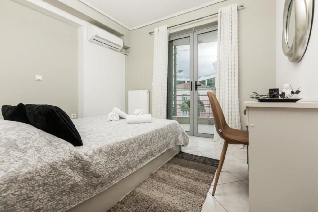 Posteľ alebo postele v izbe v ubytovaní Sparta View Apartments Anais Boutique A1