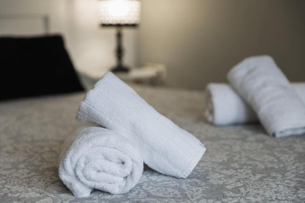 Posteľ alebo postele v izbe v ubytovaní Sparta View Apartments Anais Boutique A1
