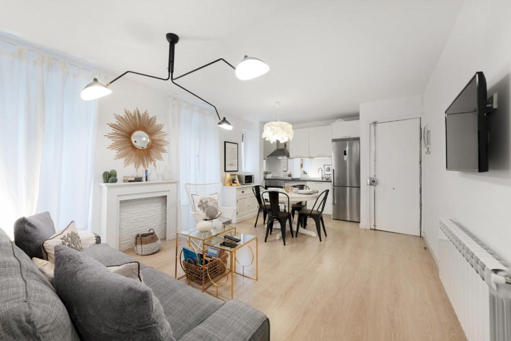 Stylish Bright 2BD apt. Atocha - Luca de Tena