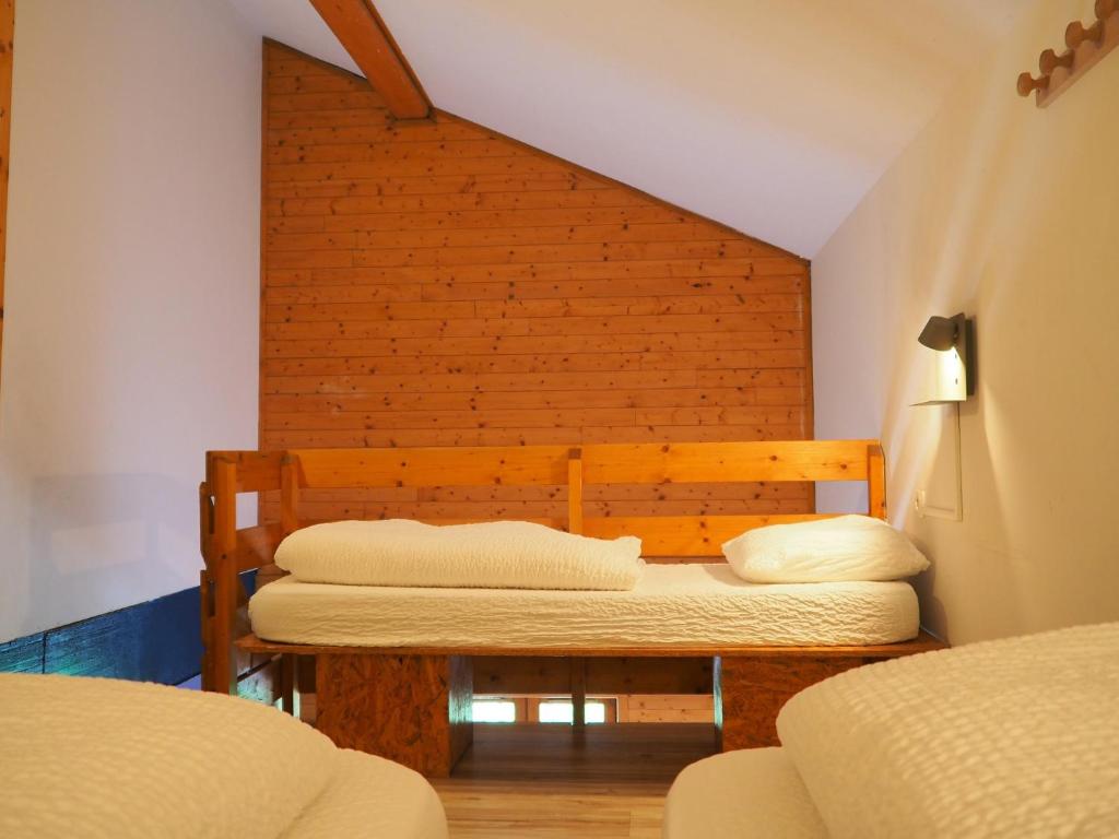 Auberge de Jeunesse HI La Clusaz - 5-Bed Room With Shower