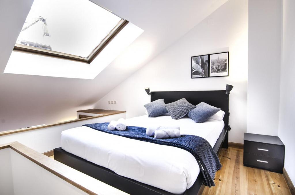 A bed or beds in a room at Apartment Fresa, 3