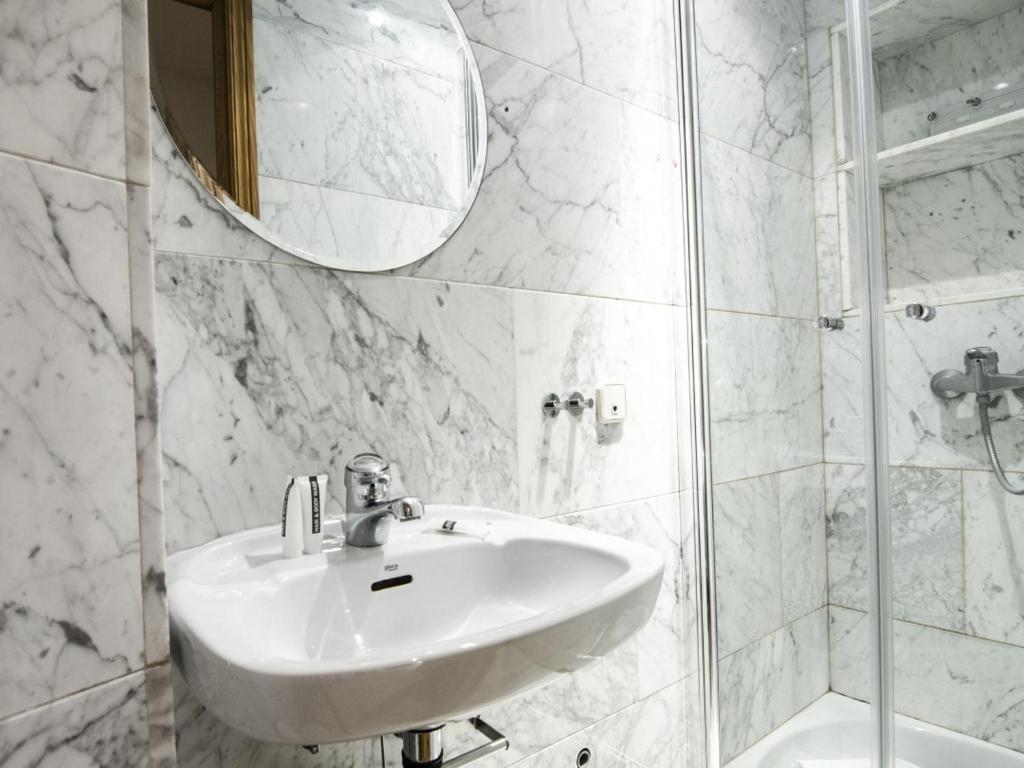 A bathroom at Apartment Fresa, 3