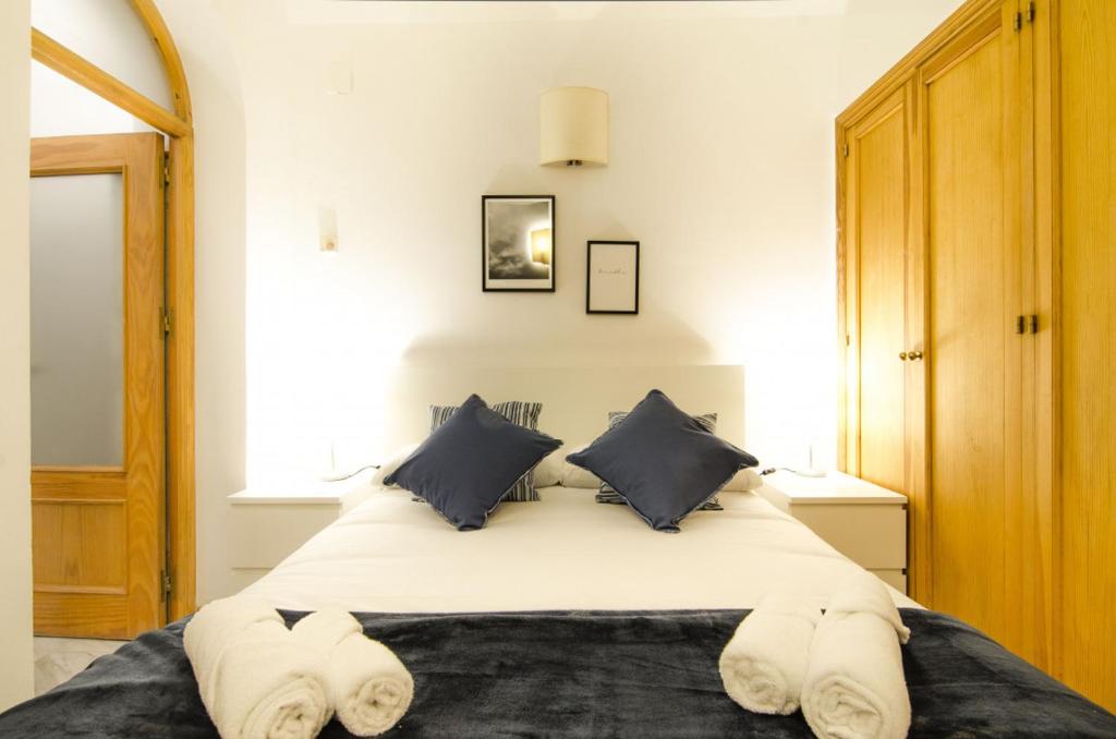 A bed or beds in a room at Apartment Fresa, 3