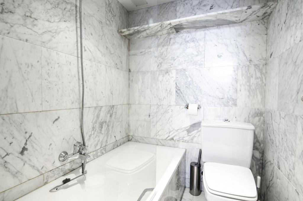 A bathroom at Apartment Fresa, 3