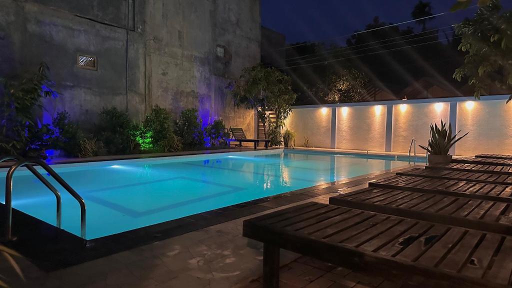 Bazén v ubytování Hotel Alaskabay Arugambay nebo v jeho okolí
