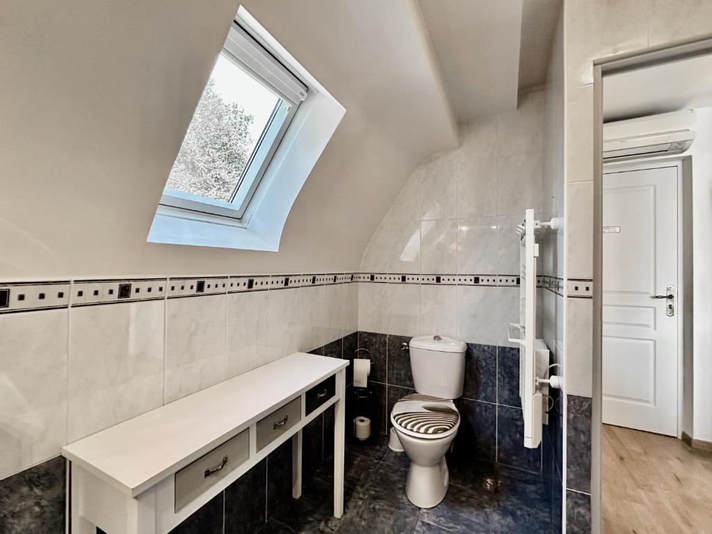 La Roseraie - Double Room With Private Bathroom