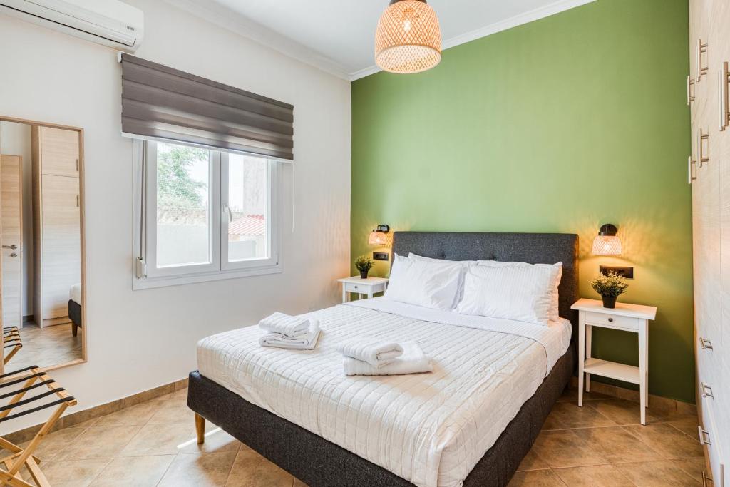 Ένα ή περισσότερα κρεβάτια σε δωμάτιο στο Happy Life Chios Apartment
