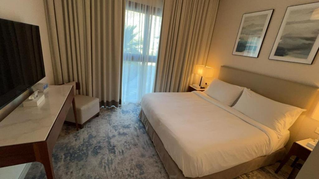 Postel nebo postele na pokoji v ubytování Ocean View Address Beach Resort Fujairah فندق و منتجع شاطئ العنوان الفجيره