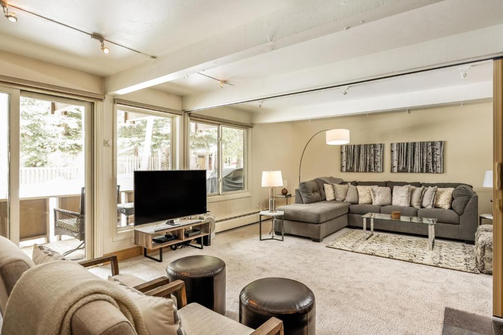Standard 2 Bedroom - Aspen Alps #206 - Housity