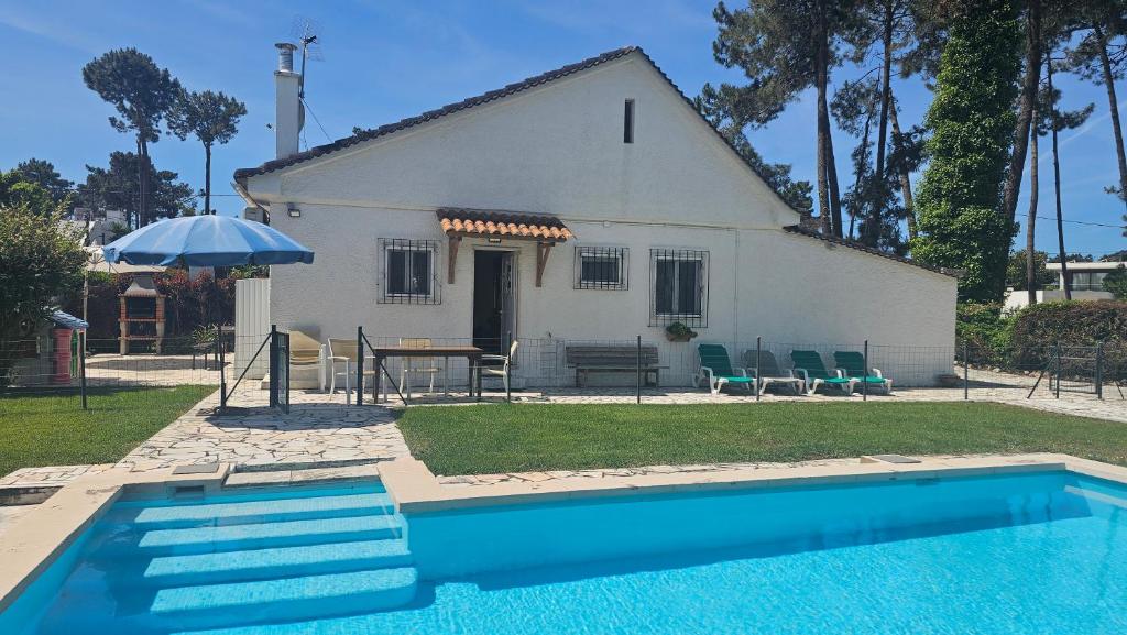 Swimmingpoolen hos eller tæt på Casinha; Piscina/ Praia/ Lisboa