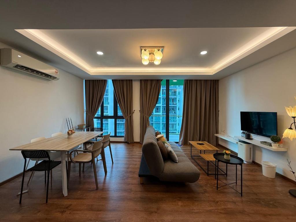 TV a/nebo společenská místnost v ubytování 2-10 Pax, Free Parking, 3Room 2Bath, Vivacity Jazz 3 Kuching