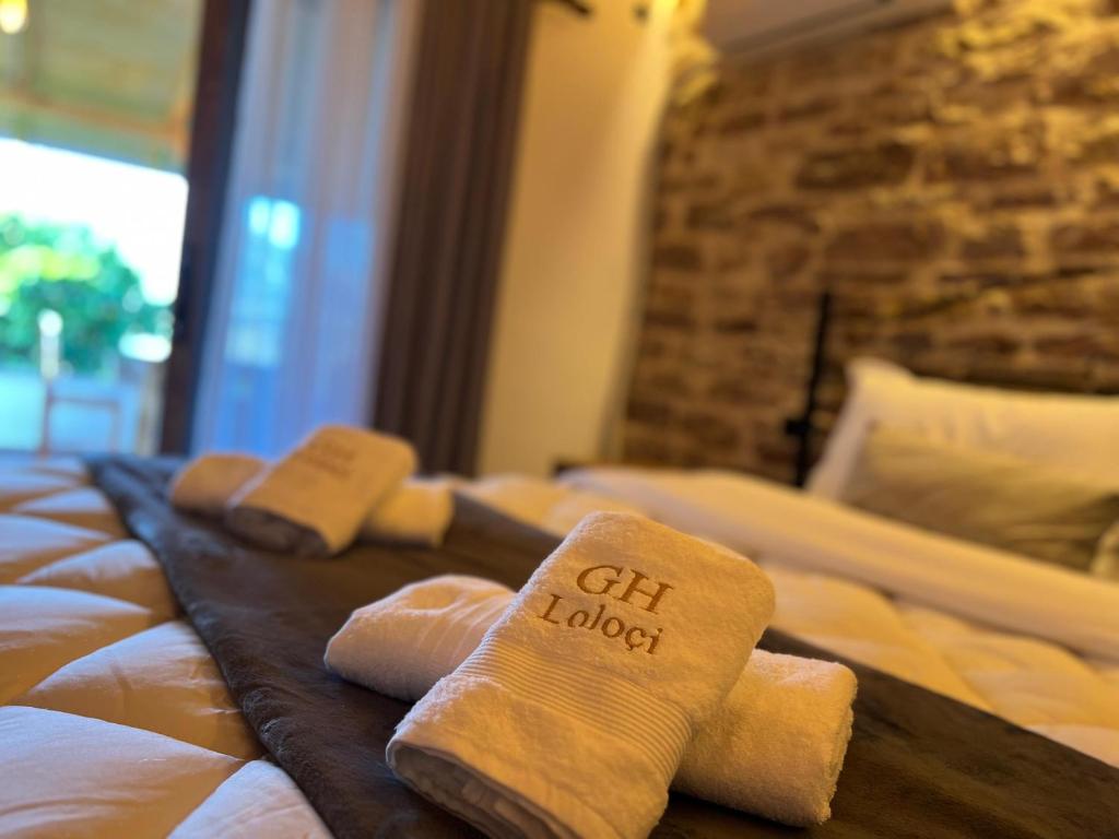 Postel nebo postele na pokoji v ubytování Guest house Loloçi