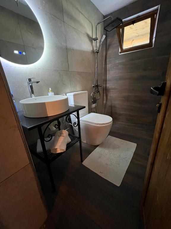Koupelna v ubytování Guest house Loloçi