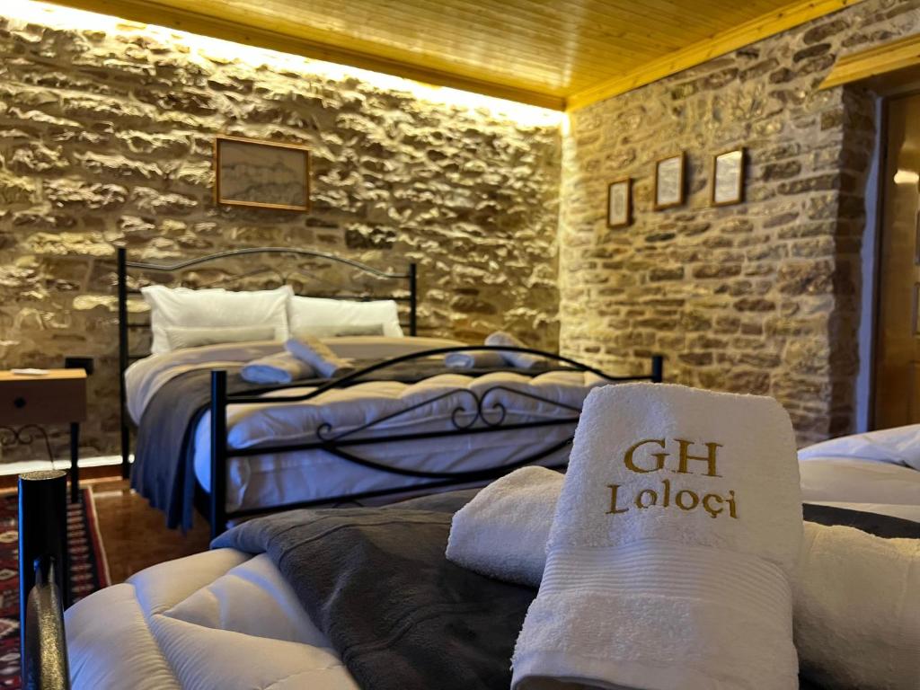 Postel nebo postele na pokoji v ubytování Guest house Loloçi
