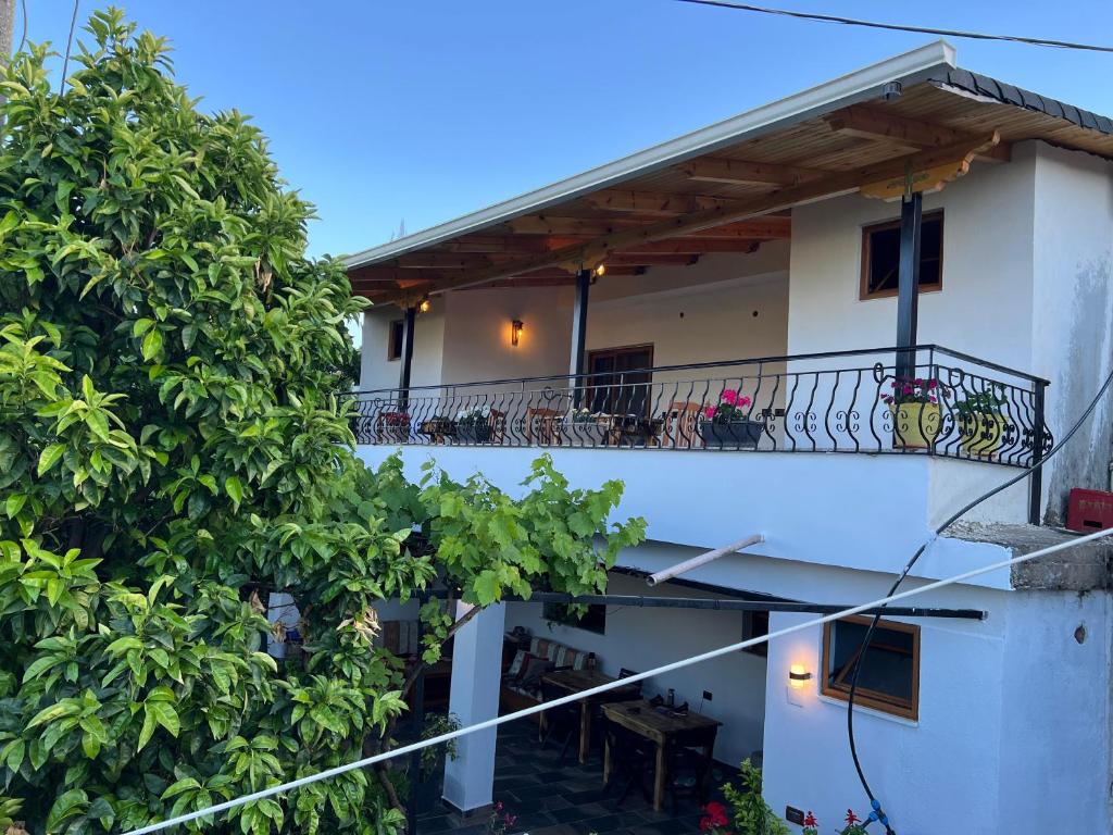 Balkón nebo terasa v ubytování Guest house Loloçi
