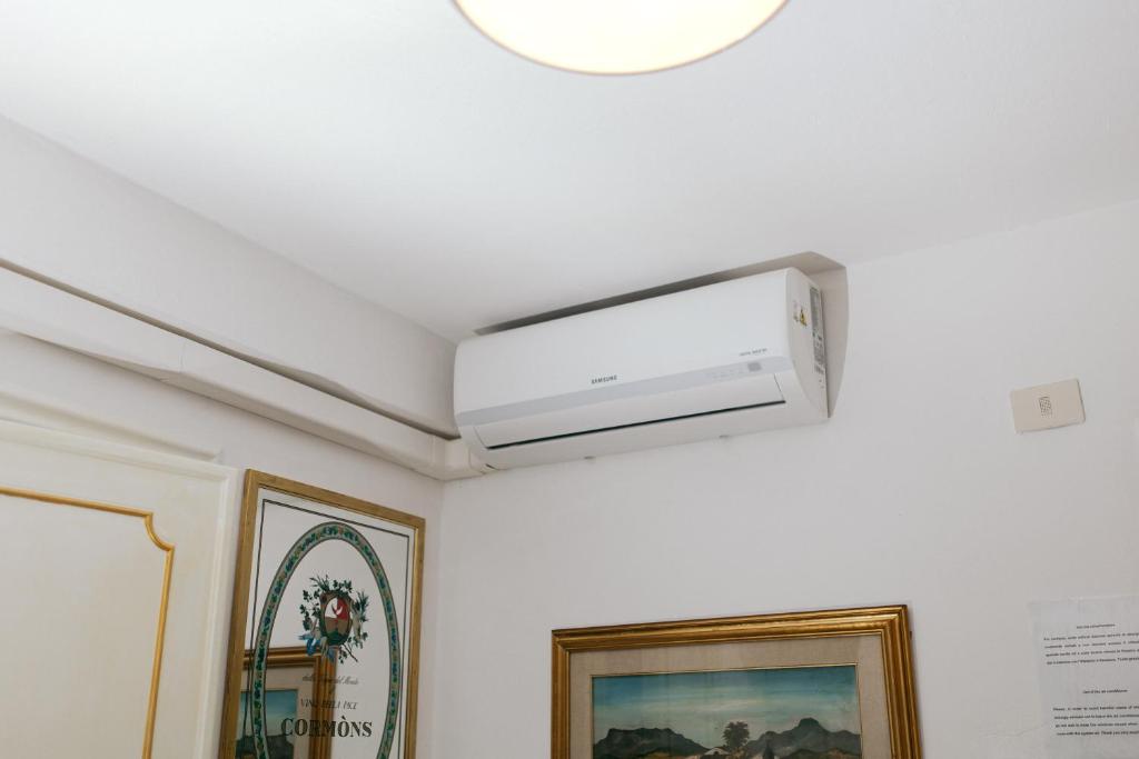 A television and/or entertainment centre at Casa Luba