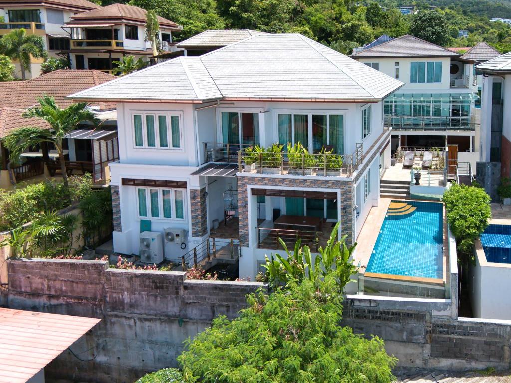 Bazén v ubytování Surisa Seaview Pool Villas nebo v jeho okolí