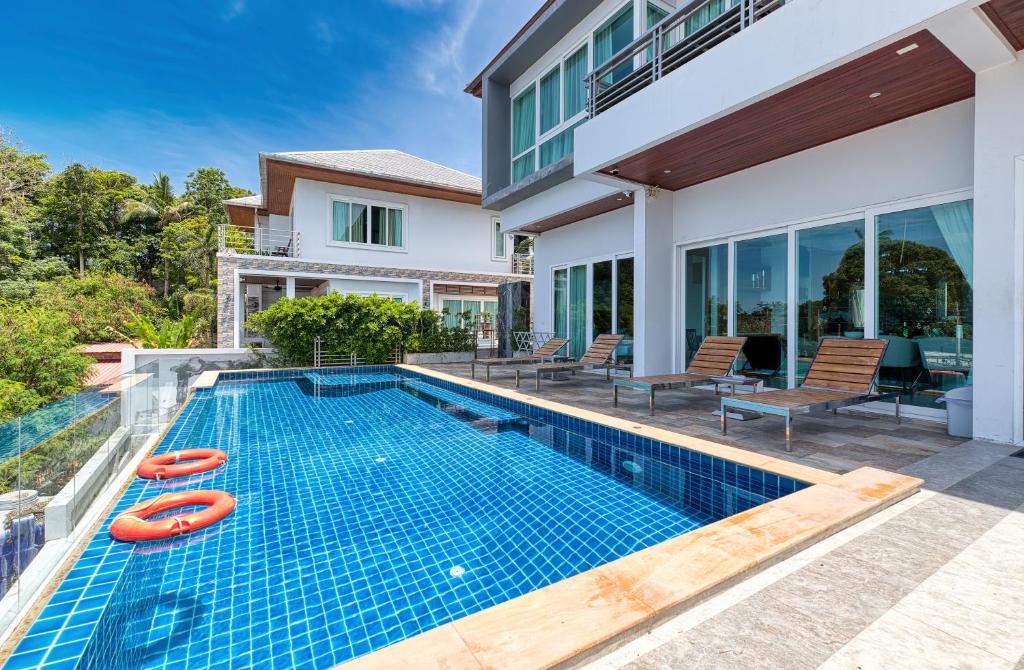 Bazén v ubytování Surisa Seaview Pool Villas nebo v jeho okolí