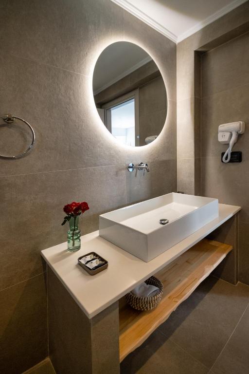 A bathroom at Bella Vista Stegna