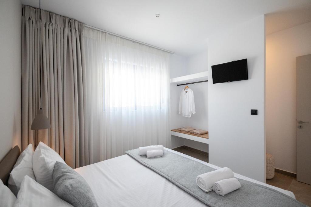 A bed or beds in a room at Bella Vista Stegna