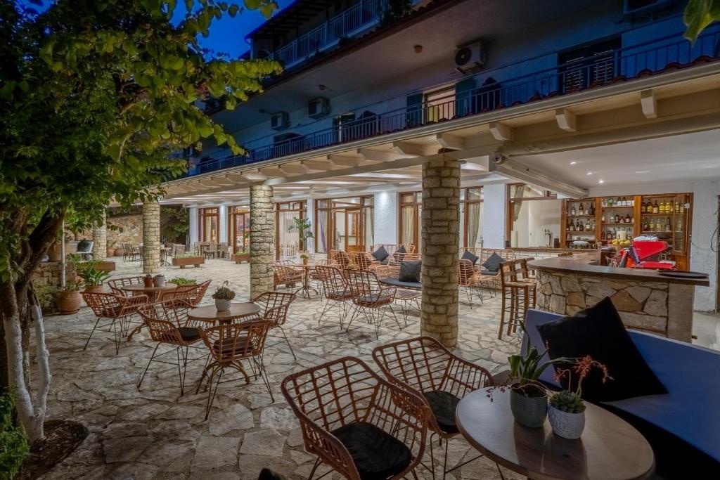 Restaurace v ubytování Bastas Hotel & Studios