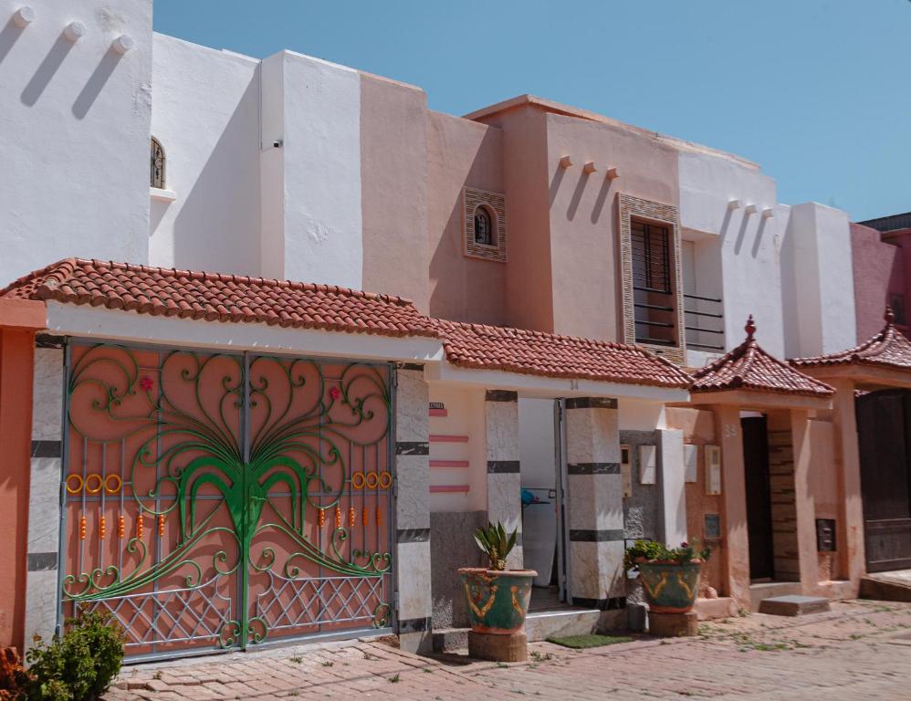 El edificio en el que está la casa de vacaciones